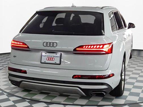 2025 Audi Q7 55 Premium Plus