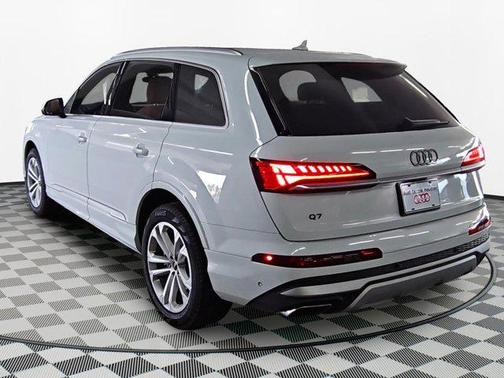 2025 Audi Q7 55 Premium Plus
