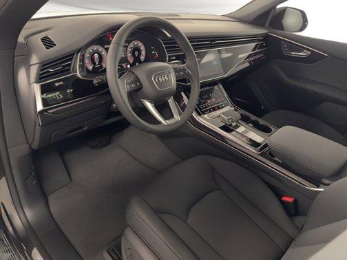 Daytona Gray Pearl Effect 2026 Audi Q8 55 Premium Plus