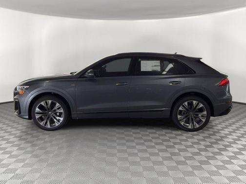 Daytona Gray Pearl Effect 2026 Audi Q8 55 Premium Plus