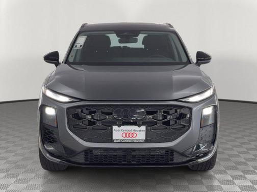 Daytona Gray Pearl Effect 2026 Audi Q3 TFSI quattro S tronic