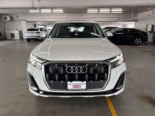 2025 Audi Q7 55 Premium Plus