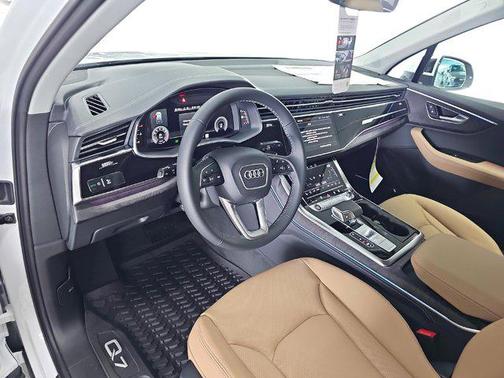 2025 Audi Q7 55 Premium Plus
