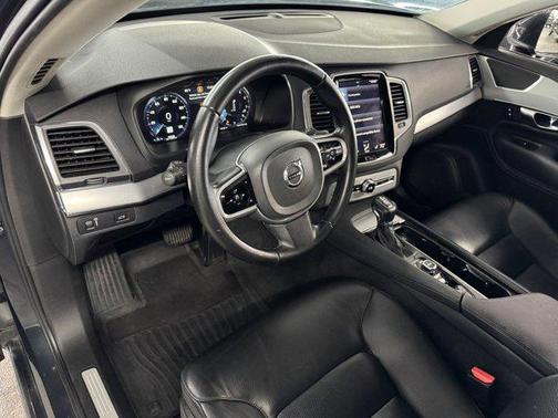 2017 Volvo XC90 T6 Momentum