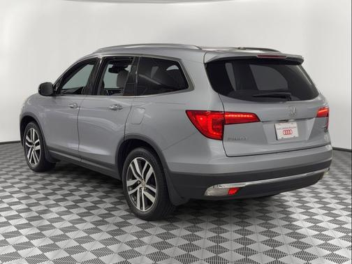 Lunar Silver Metallic 2017 Honda Pilot Touring