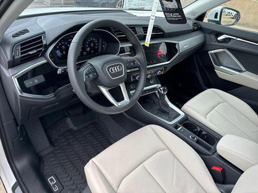 2025 Audi Q3 Premium 45 TFSI S line quattro Tiptronic