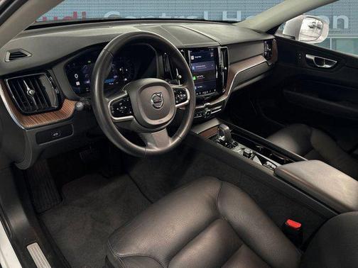 2023 Volvo XC60 B5 Plus Bright Theme