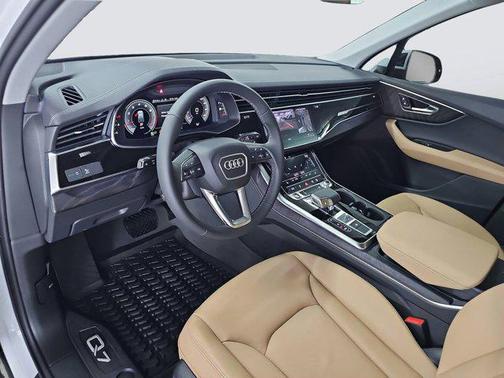 2025 Audi Q7 55 Premium