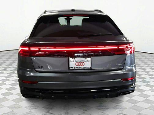 2025 Audi Q8 55 Premium Plus