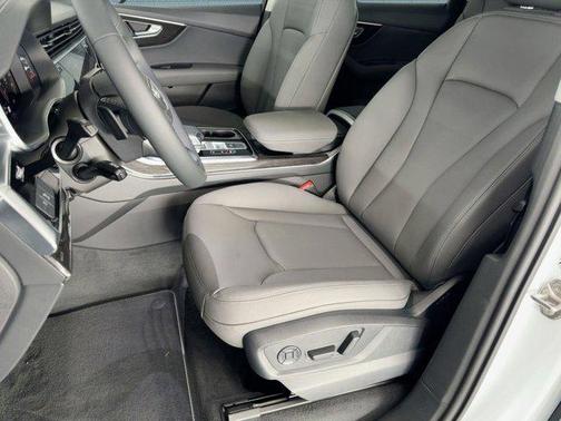 2026 Audi Q7 45 Premium