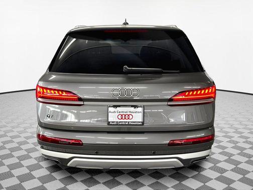 2025 Audi Q7 55 Premium Plus