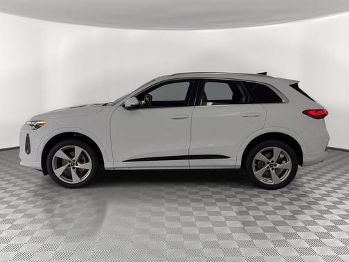 Glacier White Metallic 2025 Audi Q5 Premium Plus TFSI quattro S tronic