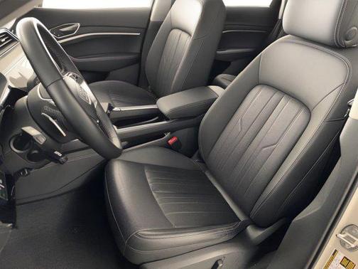 2022 Audi e-tron Premium Plus