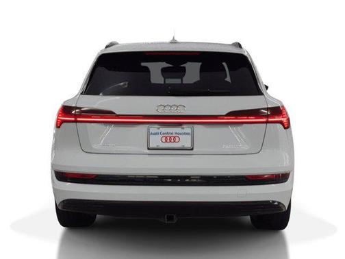 2022 Audi e-tron Premium