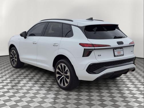 Glacier White Metallic 2026 Audi Q3 TFSI quattro S tronic