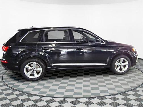 2023 Audi Q7 45 Premium Plus