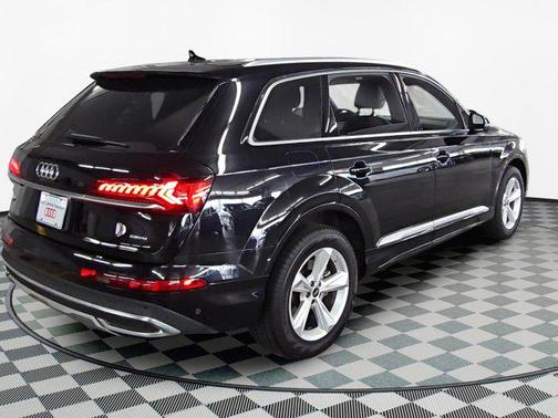 2023 Audi Q7 45 Premium Plus
