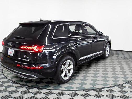 2023 Audi Q7 45 Premium Plus