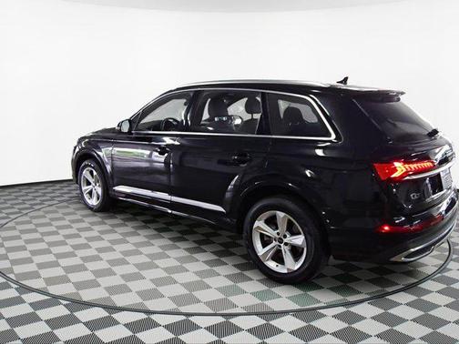 2023 Audi Q7 45 Premium Plus