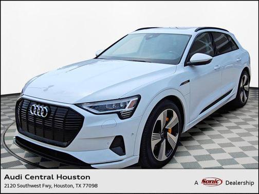 2022 Audi e-tron Premium Plus