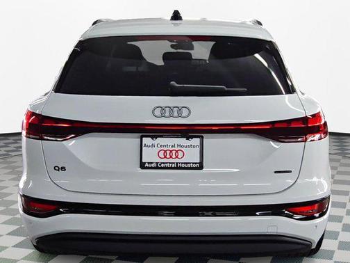 2025 Audi Q6 e-tron Premium Plus quattro