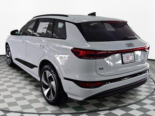 2025 Audi Q6 e-tron Premium Plus quattro