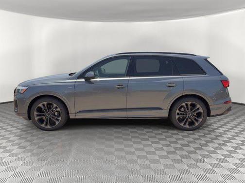 Daytona Gray Pearl Effect 2026 Audi Q7 55 Premium Plus