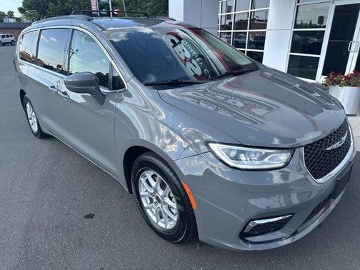 2022 Chrysler Pacifica Touring-L