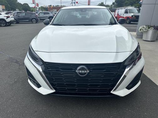 Glacier White 2025 Nissan Altima SV