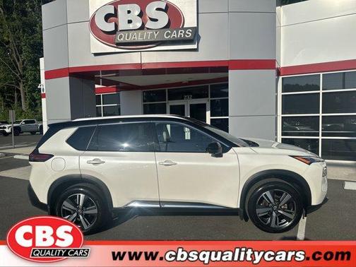 2 Tone White / Black Roof 2023 Nissan Rogue SL