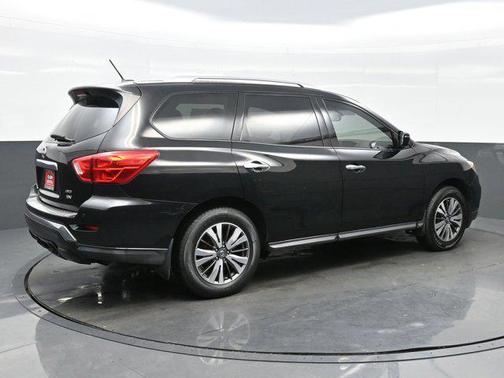 2017 Nissan Pathfinder SV