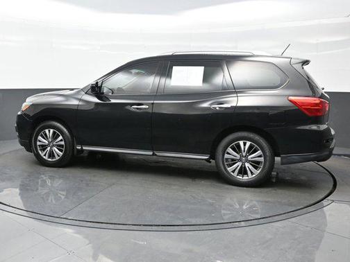 2017 Nissan Pathfinder SV