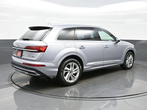 2022 Audi Q7 55 Premium Plus