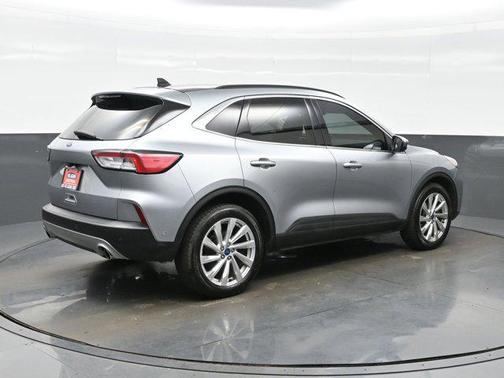 Iconic Silver Metallic 2022 Ford Escape Titanium