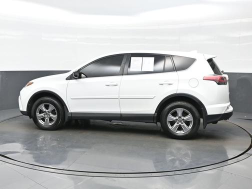Super White 2018 Toyota RAV4 LE