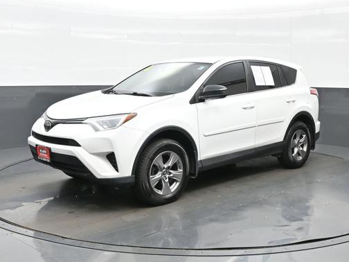 Super White 2018 Toyota RAV4 LE