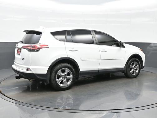 Super White 2018 Toyota RAV4 LE