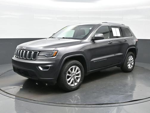 Granite Crystal Metallic Clearcoat 2021 Jeep Grand Cherokee Laredo