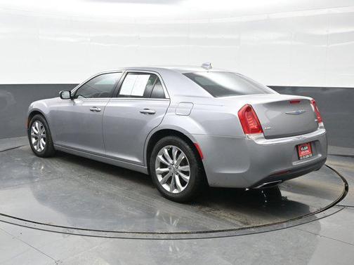 2018 Chrysler 300 Touring