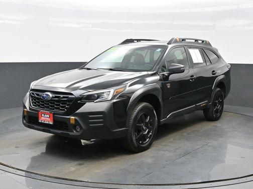 Crystal Black Silica 2022 Subaru Outback Wilderness