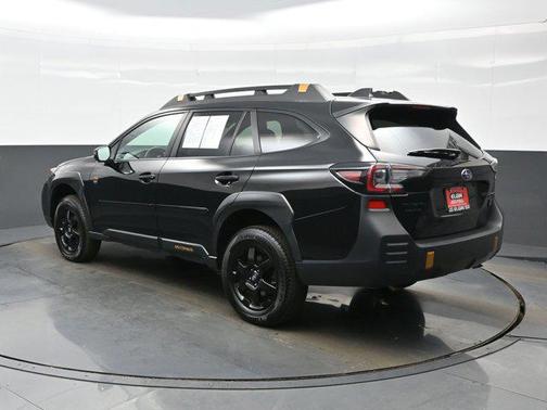 Crystal Black Silica 2022 Subaru Outback Wilderness