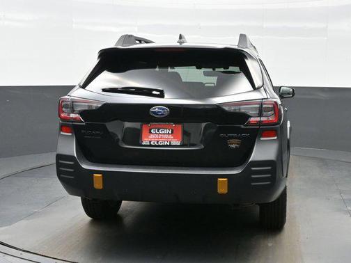 Crystal Black Silica 2022 Subaru Outback Wilderness