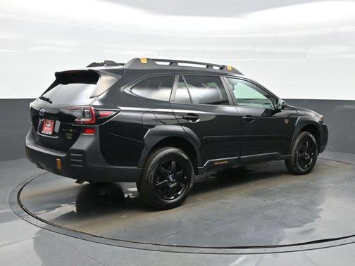 Crystal Black Silica 2022 Subaru Outback Wilderness