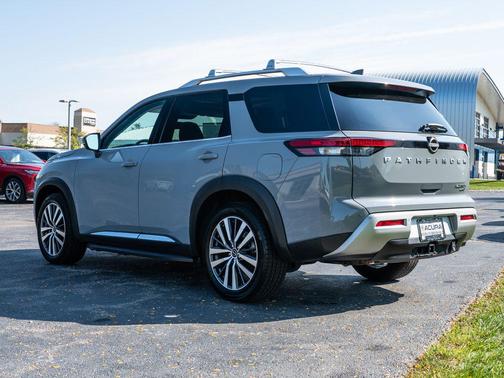 2022 Nissan Pathfinder Platinum 4WD