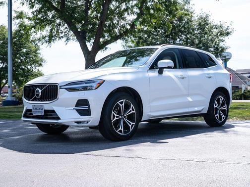 2022 Volvo XC60 B5 Momentum