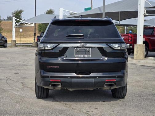 Mosaic Black Metallic 2021 Chevrolet Traverse Premier