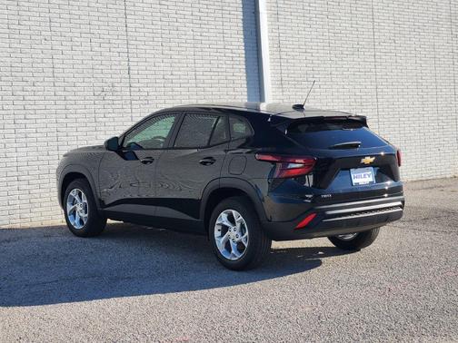 Mosaic Black Metallic 2026 Chevrolet Trax LS