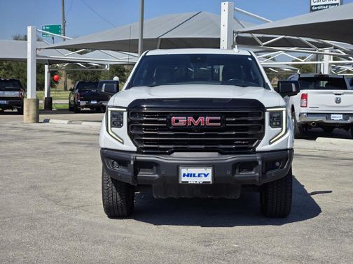 Summit White 2023 GMC Sierra 1500 AT4X