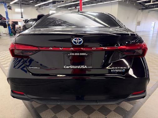 Amber 2019 Toyota Avalon Hybrid Limited