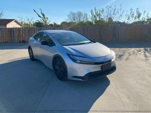 2025 Toyota Prius LE